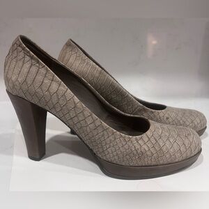Textured snakeprint Italian made heels - 40